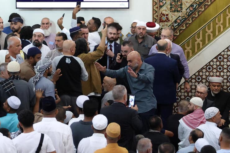 המהומה שפרצה בעת ביקורו של ראש ממשלת אוסטרליה אנתוני אלבניזי במסגד לאקמבה