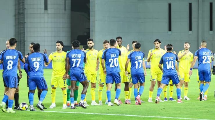 שחקני מכבי הרצליה ומכבי פ"ת