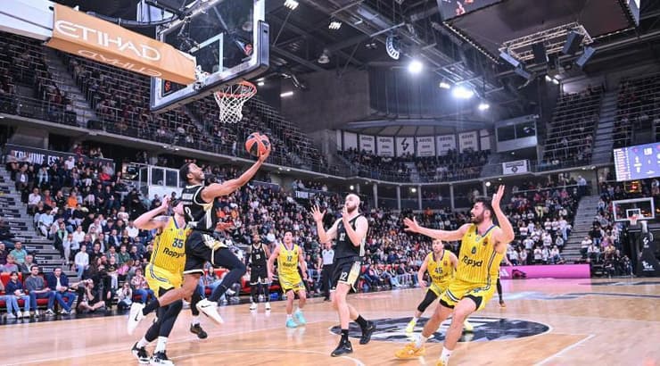 שאקיל האריסון עולה ללייאפ