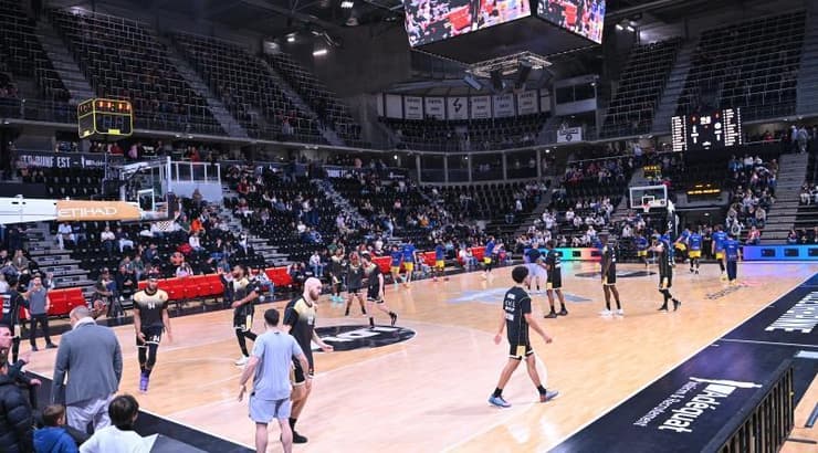 האולם בליון