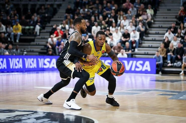 משחק חלש. ווקר (צילום: Marie Bassery) שחקן מכבי ת"א לוני ווקר