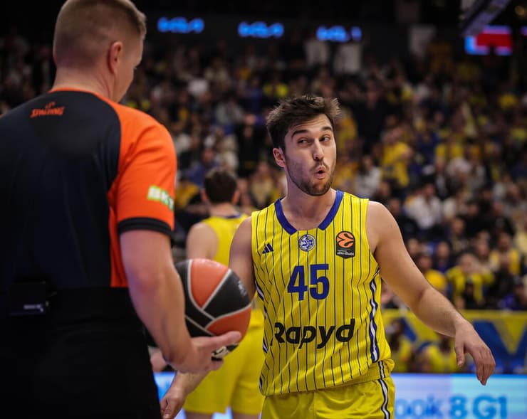 ניהל את המשחק ברמה גבוהה מאוד. בלאט (צילום: עוז מועלם) בלאט