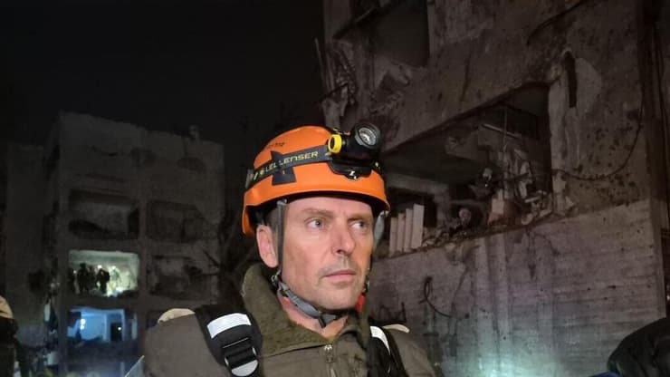 "מחויבות עמוקה ובלתי מתפשרת לחיזוק הביטחון". אלוף קלפר (צילום: אילנה קוריאל) מפקד פיקוד העורף בזירה בערד