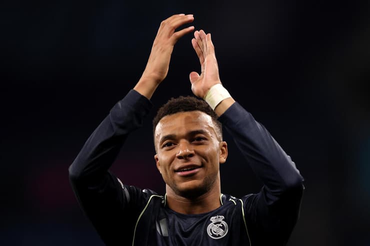 כשיר ב-100 אחוז. אמבאפה (צילום: Carl Recine/Getty Images) אמבאפה