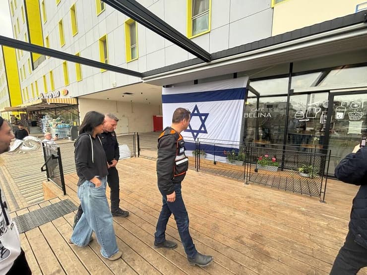 דגל ישראל ב"בלינה" (צילום: מאיר תורג'מן) נפילה בראשון לציון