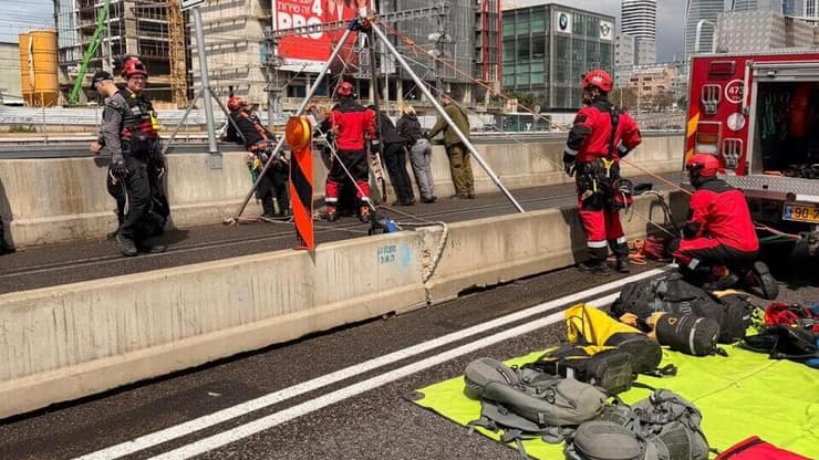 הציוד המיוחד שהובא לחילוץ הכלב