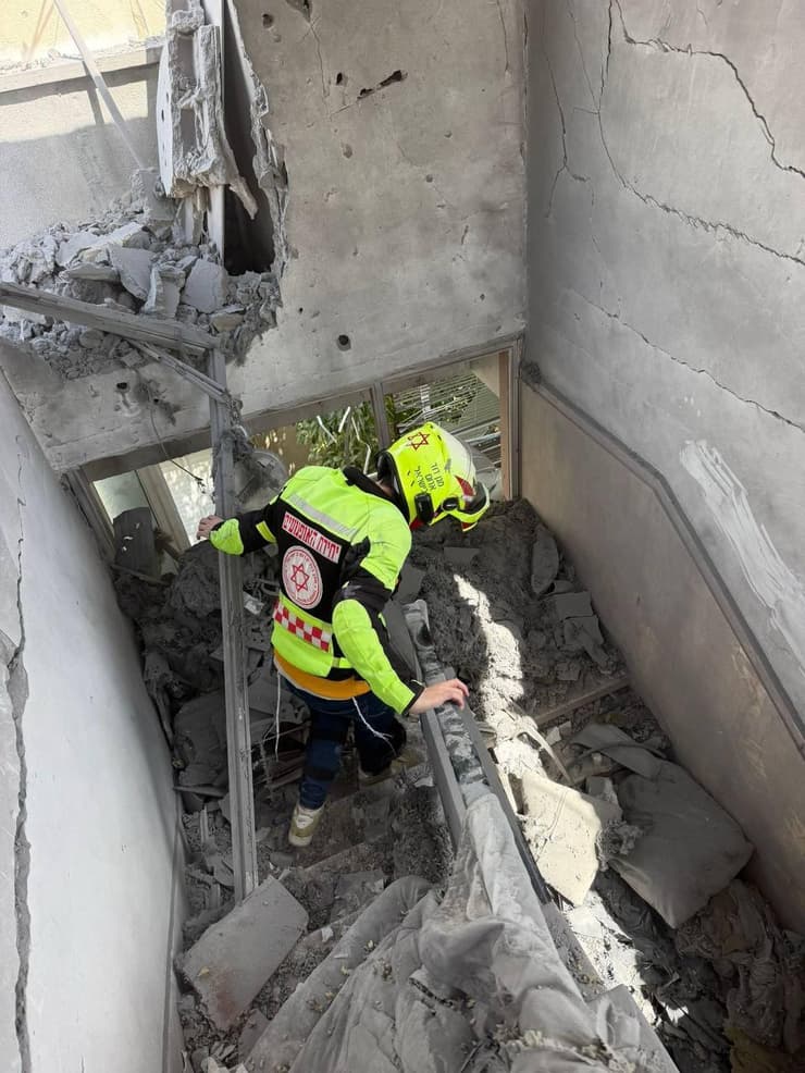 צילום: תיעוד מבצעי מד"א זירת הפגיעה בתל אביב