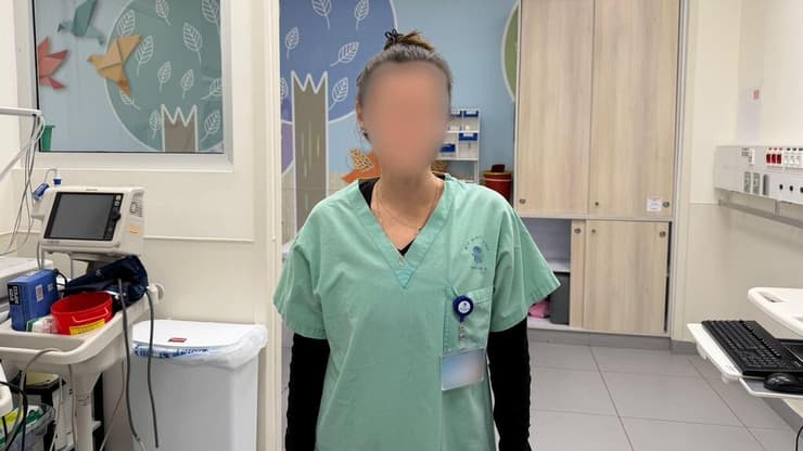 "גם בבית החולים וגם בצבא עובדים לפי פרוטוקולים מסודרים". רס"ן במיל' ד"ר א', רופאת ילדים בבית החולים איכילוב ורופאה בחיל האוויר (צילום דוברות איכילוב) רס"ן במיל' ד"ר א', רופאת ילדים בבית החולים איכילוב ורופאה בחיל האוויר