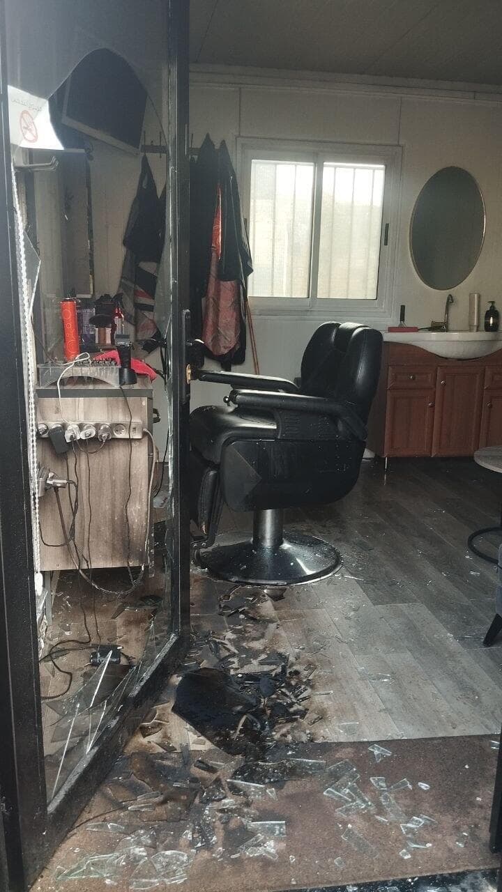 הרס במספרה בכפר הנזקים בכפר ג’אלוד