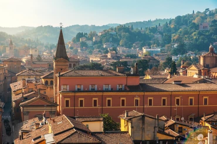 העיר העתיקה, בולוניה, איטליה (צילום: artem evdokimov / shutterstock) העיר העתיקה, בולוניה, איטליה