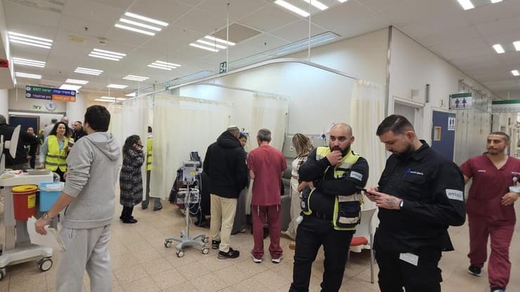 "תסמכו עלינו. אנחנו פה בשבילכם". סורוקה קלט כ-190 פצועים בליל מתקפת הטילים מאיראן על ערד ודימונה (צילום: דוברות סורוקה) סורוקה קלט כ-190 פצועים בליל מתקפת הטילים מאיראן על ערד ודימונה