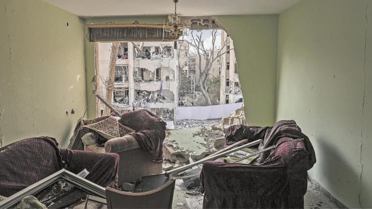 היכולת של איראן פוחתת, אבל לא תדעך לאפס המוחלט. ההרס בערד לאחר פגיעת הטיל, אתמול | צילום: יובל חן