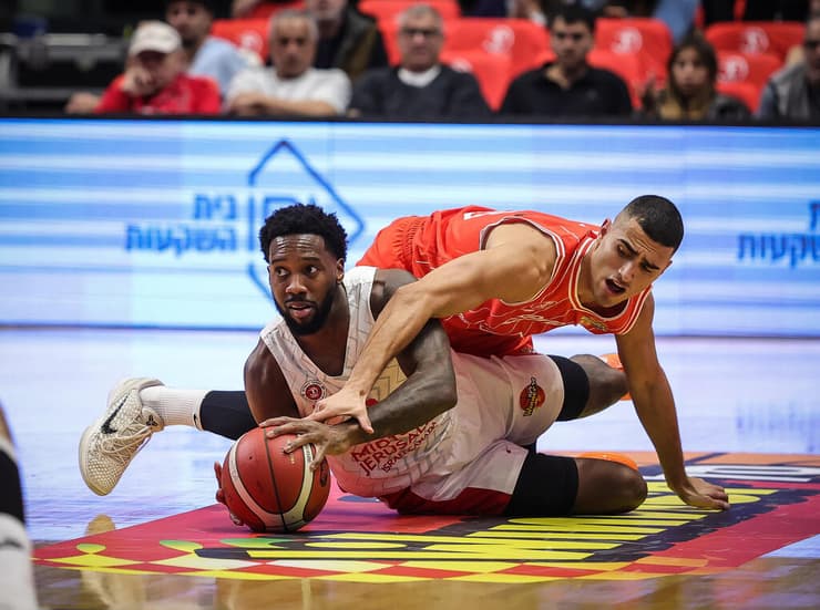 מדר מול קרינגטון