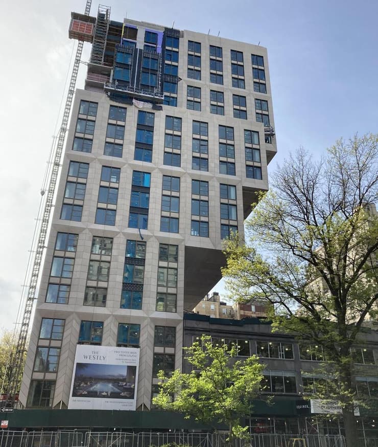 הבניין ב-W 63 הבניין ב-W 63