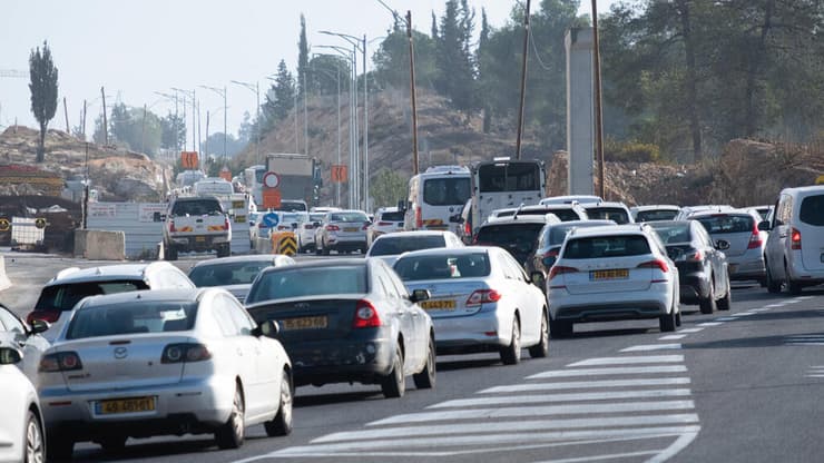 פקק בלתי נגמר בדרך לירושלים