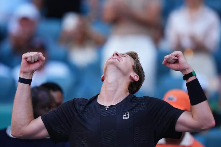 קורדה חוגג את הסנסציה הגדולה (צילום: Rich Storry / GETTY IMAGES NORTH AMERICA / AFP) קורדה