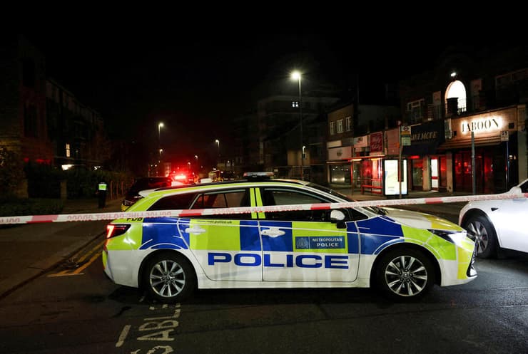 ניידת משטרה בזירה בלונדון