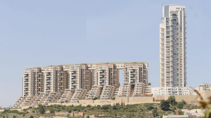 פרויקט "הולילנד". שנוי במחלוקת