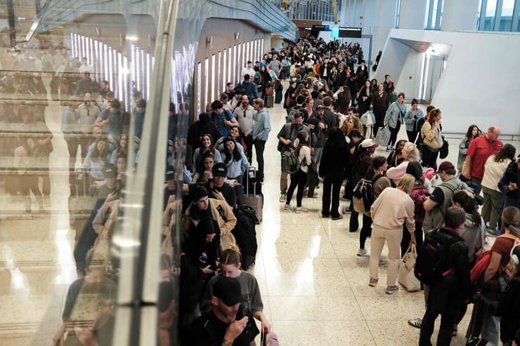 ארה"ב תאונת מטוס ניידת כיבוי נמל תעופה לה גווארדיה ניו יורק