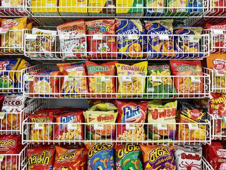 מדף החטיפים  בקונביני. עולם  בלתי נגמר  של הפתעות