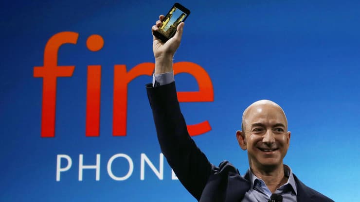 ג'ף בזוס בהשקה של ה-Fire Phone המקורי