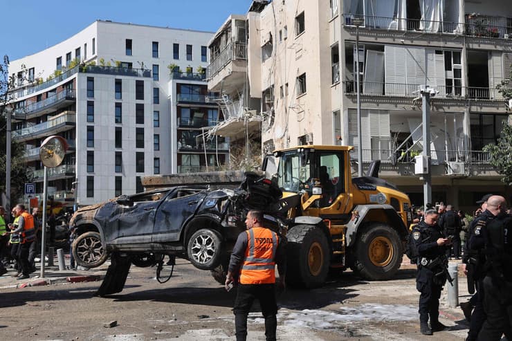 הפגיעה הישירה בתל אביב השבוע (צילום: Jack GUEZ / AFP) תל אביב