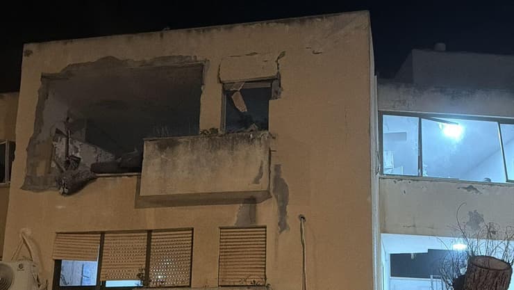 פגיעה ישירה בבניין בנשר