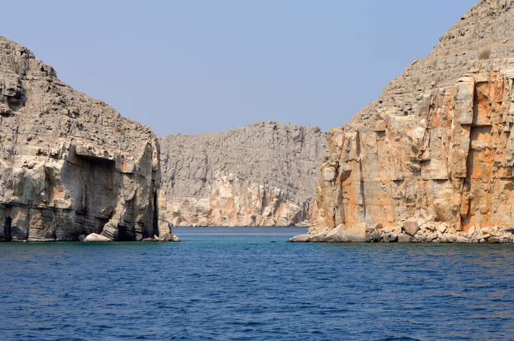 ארכיון ספינות טען ליד מצר הורמוז