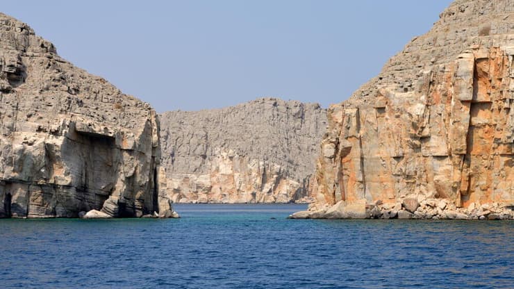 ארכיון ספינות טען ליד מצר הורמוז