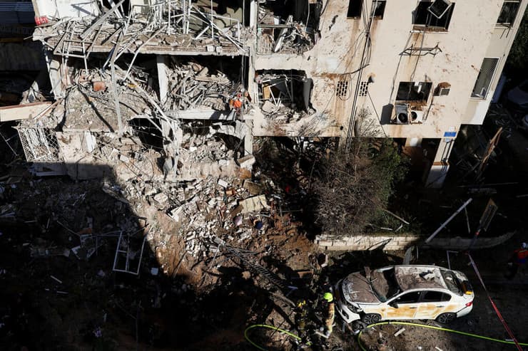 הרס בתל אביב במלחמת איראן השנייה (צילום: REUTERS/Ronen Zvulun) תל אביב