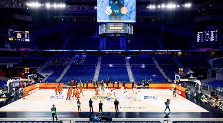 שתי הקבוצות לפני ההתמודדות