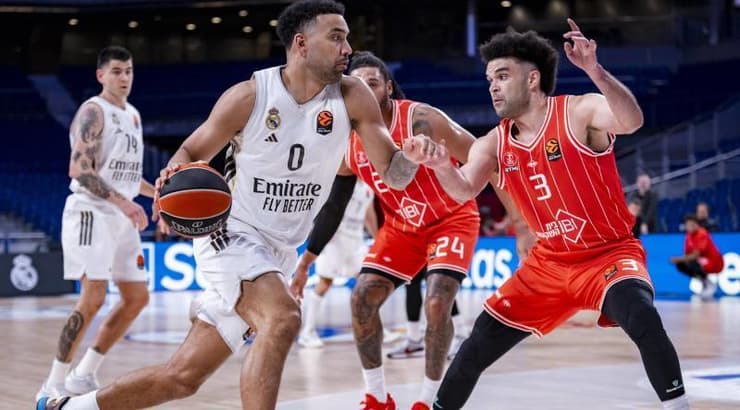 טריי ליילס מול אלייז'ה בראיינט