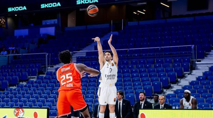 פאקונדו קאמפסו עם השלשה