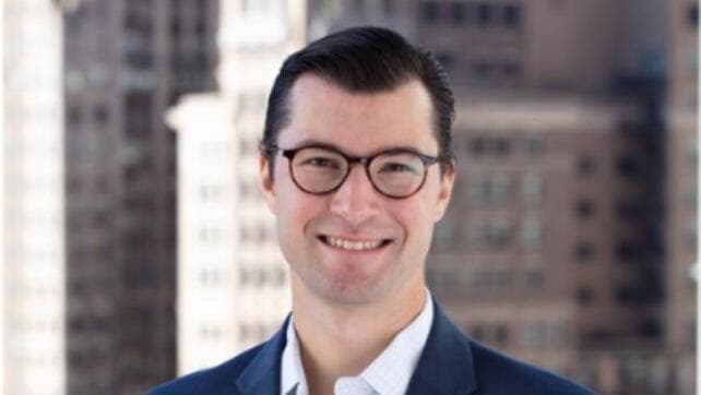 תושב שיקגו בן 31 נעצר והואשם על ידי הרשויות בארצות הברית באיום לבצע ירי בבית כנסת ולפגוע ביאיר ושרה נתניהו