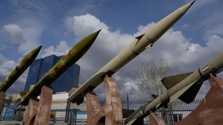 תצוגת טילים בטהרן