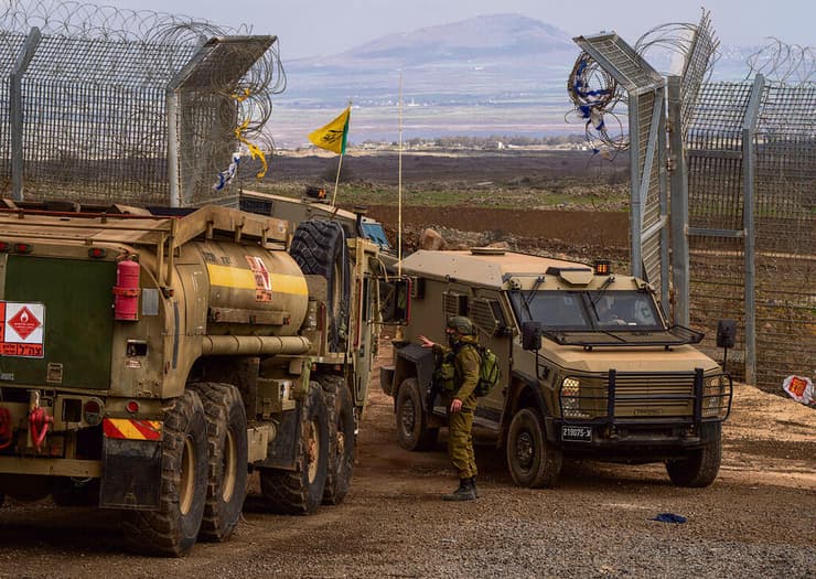 האקשן מתחיל  בבת אחת.  גדר הגבול