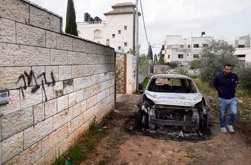 רכב פלסטיני שהוצת  בפרעות ליד שכם