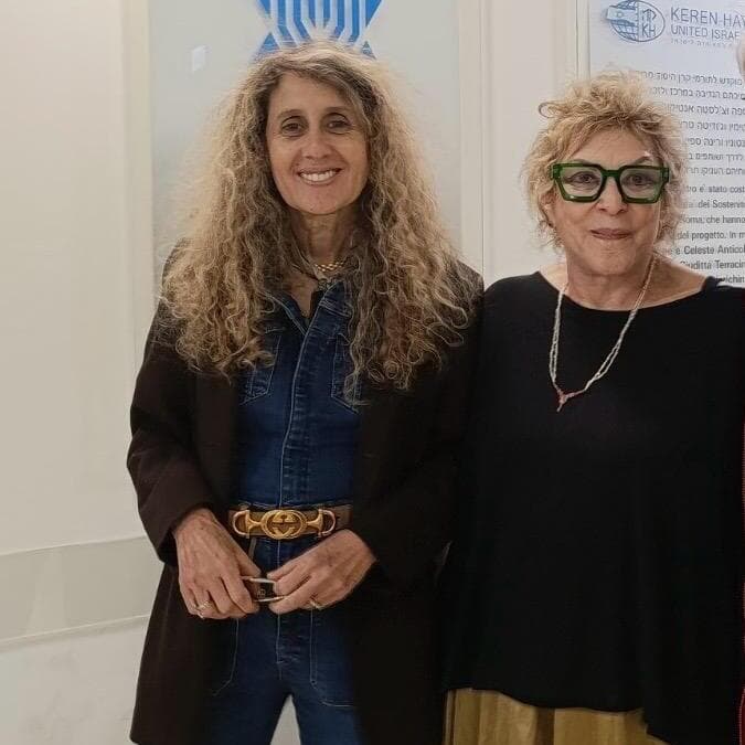 מימין לשמאל: פרופ' עדנה פואה קאהן וד"ר ניצה נקש-אקסלרוד (צילום: מרכז חוסן על שם כהן-האריס) מימין לשמאל: פרופ' עדנה פואה קאהן וד"ר ניצה נקש-אקסלרוד