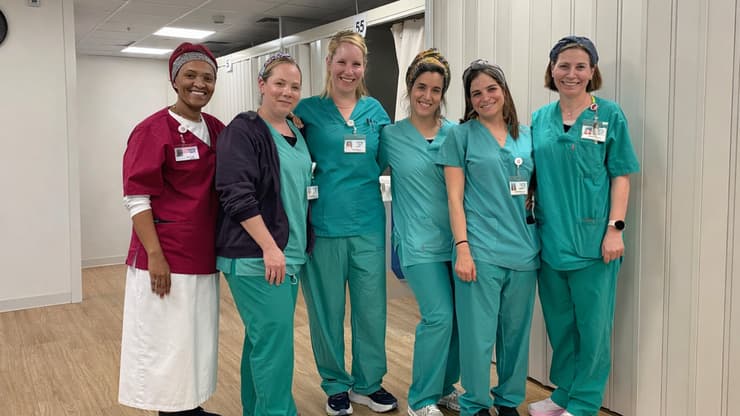 צוות המיילדות בחדר הלידה הממוגן