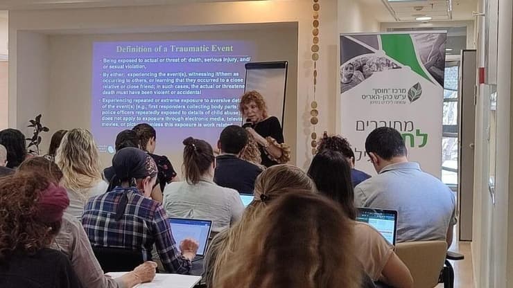 פרופ' עדנה פואה קאהן העמידה דורות של אנשי מקצוע (צילום: מרכז חוסן על שם כהן-האריס) פרופ' עדנה פואה קאהן לימדה דורות של אנשי מקצוע