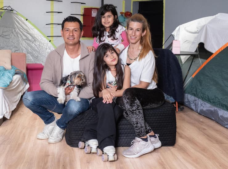 על הספה - משפחת רינגל מרמת גן