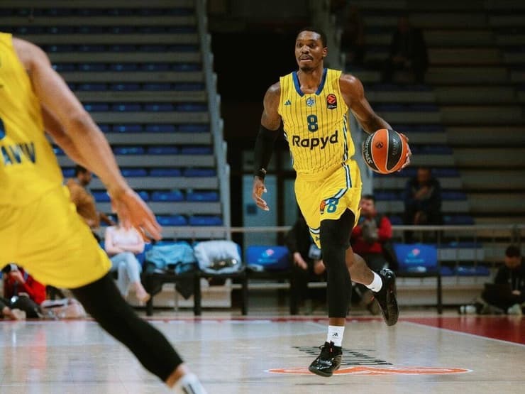 שחקן מכבי ת"א לוני ווקר