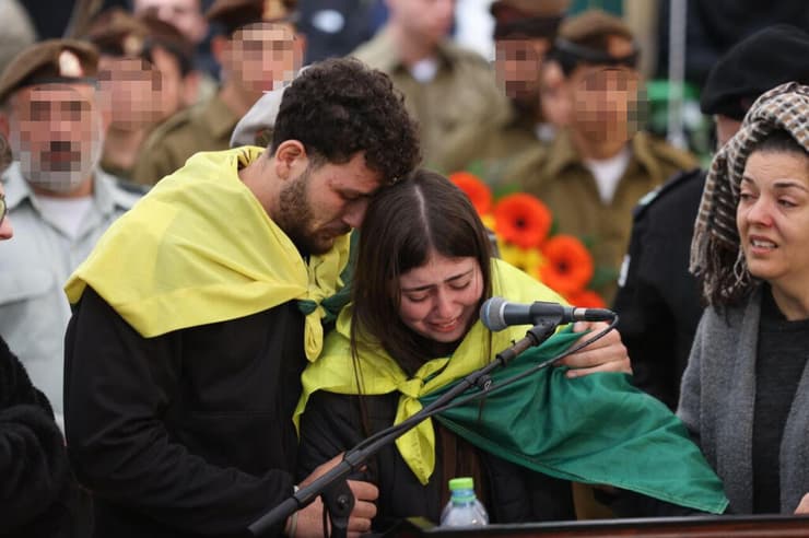 שלי ועוז, אחיו של אורי (צילום: אלכס קולומויסקי) שלי ועוז, אחיו של של סמ"ר אורי גרינברג ז"ל