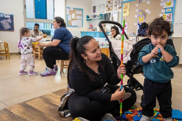 מלי ובנה במתחם "אפטר פליי" בחולון   