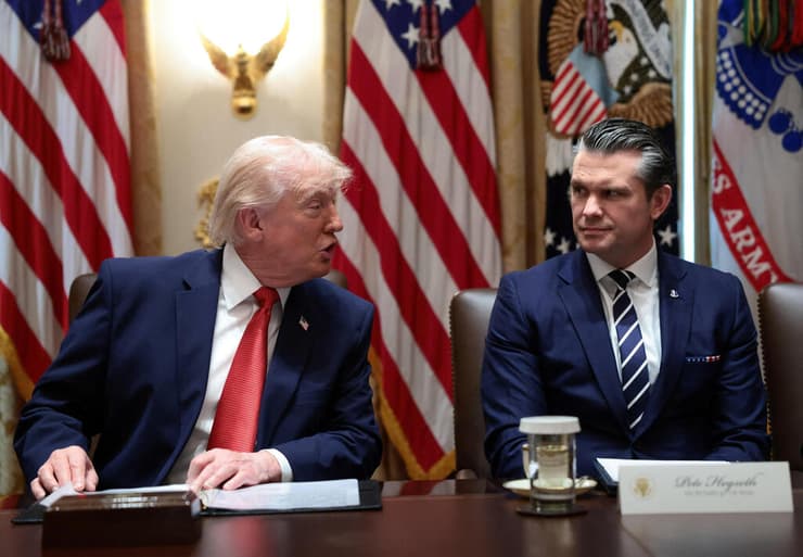 נשיא ארה"ב דונלד טראמפ בישיבת קבינט