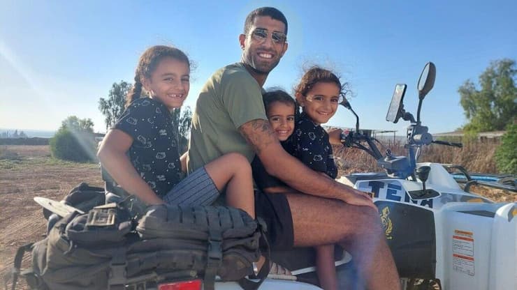 רס״ן פלג סאלם ז"ל ובנותיו (צילום: פרטי) רס״ן פלג סאלם ז"ל