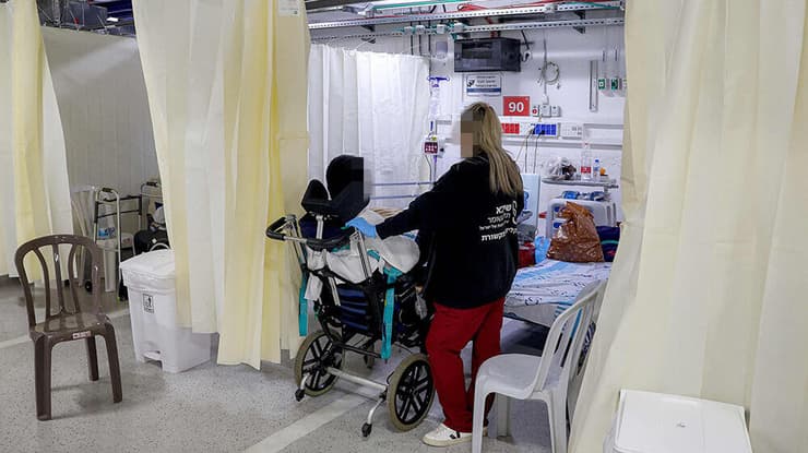 "בינתיים לא ראינו הדבקה". אשפוז במתחם תת קרקעי במרכז הרפואי שיבא בתל השומר (צילום: Jack GUEZ / AFP) אשפוז במתחם תת קרקעי במרכז הרפואי שיבא בתל השומר