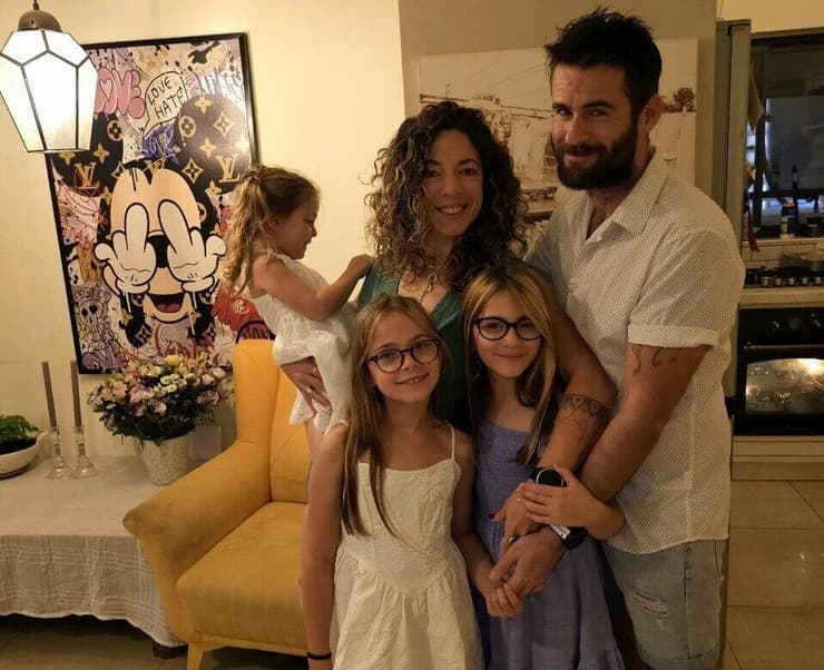 עדי שני ז"ל עם אשתו ליאור והבנות (צילום: פרטי) עדי שני ז"ל עם אשתו ליאור והבנות
