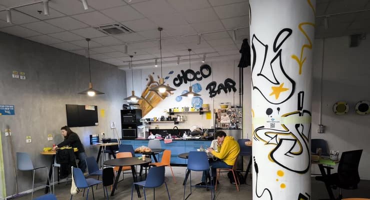 על הספה - משפחת רינגל מרמת גן