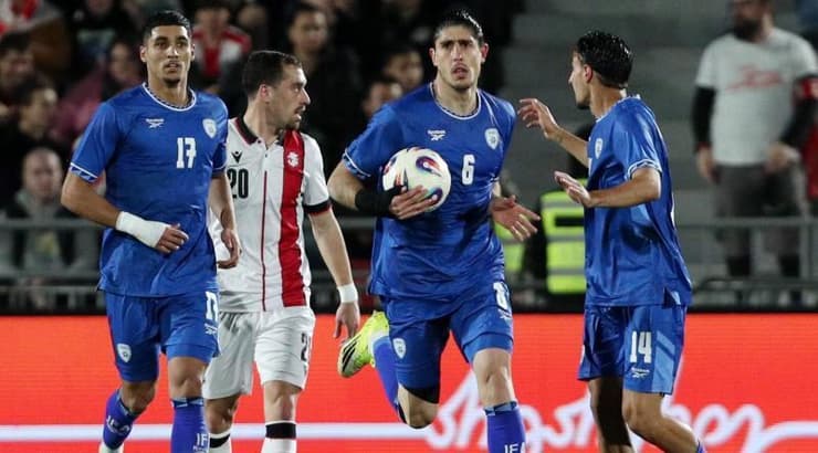 עומרי גאנדלמן לוקח את הכדור. לא מסתפק בתיקו